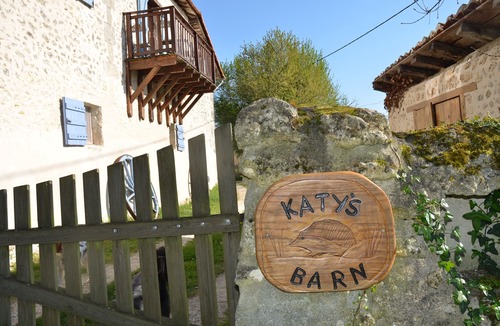 Saint-Aulaye-Puymangou House | Pet friendly 3 bedroom house.