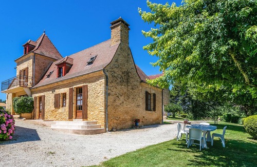 Saint-Crepin-et-Carlucet Apartment | Pet friendly apartment