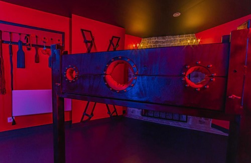 Libourne Villa | Playroom XXL Loft LOVE Room avec Espace spa Terrasse vue sur les toits Salle de jeux pour adultes Libourne centre 10 min de St Emilion Proche Bordeaux