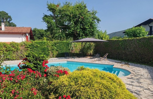 Ascain House | Pool villa with Rhune view, just a few minutes from the beach, tennis court and golf course