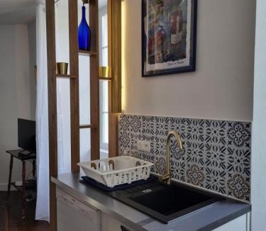 Aubeterre-sur-Dronne Apartment | Poterne- Logement raffiné avec jardin