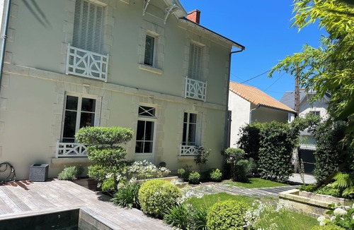 La Rochelle House | Prestigious house on the edge of the city center park