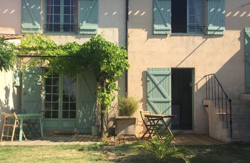 Sanary-sur-Mer House | Pretty farmhouse surrounded by vineyards and olive trees will