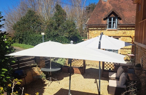 Saint-Aubin-de-Nabirat Cottage | Pretty one bedroom gite, with en-suite facilities and its own private garden