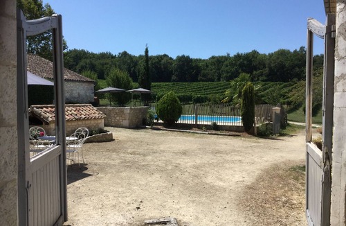 Sigoules House | Private gite for rent in a wine estate