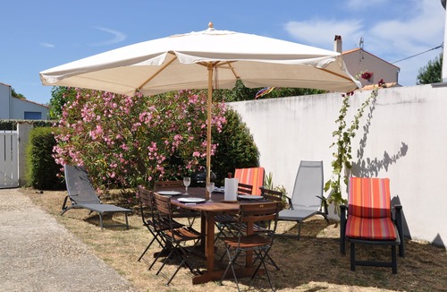 Saint-Denis-d'Oleron House | Promotion: House 6 pers, enclosed land 600m2, 400m beach, sea and shops