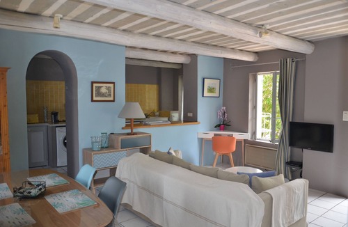 L'Isle-sur-la-Sorgue Cottage | PROVENCAL GITE WITH SWIMMING POOL IN SAINT ANTOINE, ISLE SUR LA SORGUE