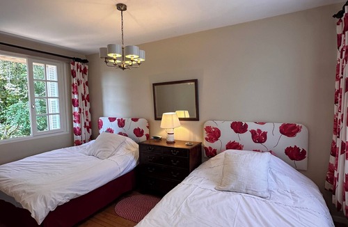 North district House | Quaint Gatehouse in Niort - Close To Town Center