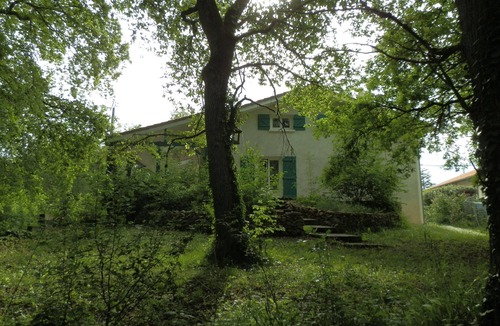 Leognan House | Quiet 7-bedroom family home on the river