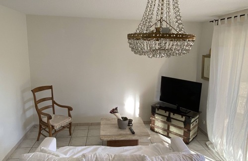 Saint-Paul-les-Dax Apartment | Quiet apartment with pool 5 minutes from the lake