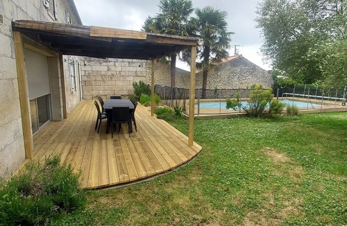 Chaniers House | Quiet Charente house with private pool