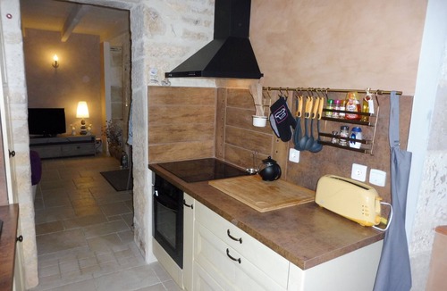 Cellefrouin House | QUIET COMFORTABLE WITH RELAXING POOL FOR 6 TO 8 PEOPLE