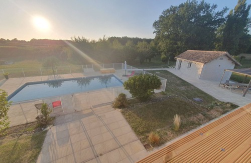 Lorignac House | Quiet countryside between vineyards and forest! - Sleeps 14