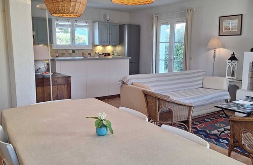 Loix House | Quiet family home in LOIX with 8 beds and enclosed garden.