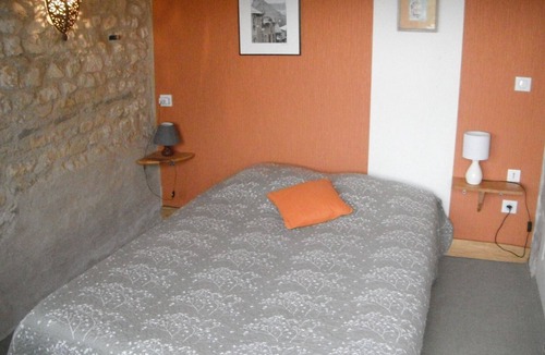 Chauvigny Bed & Breakfast | Quiet garden facing the castles for your stay in the Pays du Futuroscope
