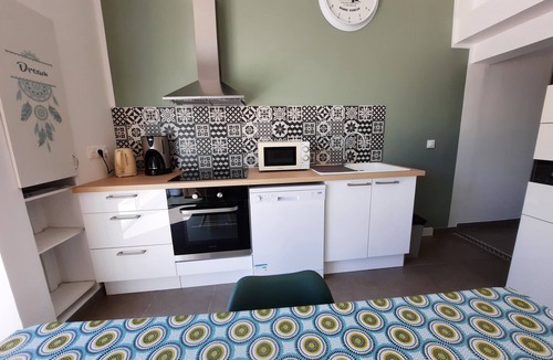 Balanzac Cottage | Quiet gite with pool between Saintes and Royan