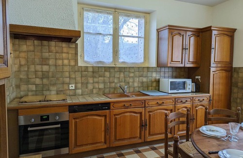 Blanzaguet-Saint-Cybard Cottage | Quiet House with Private Garden and WIFI, Perfect for Family
