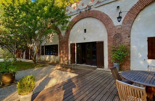 Fumel House | Quiet house in a wooded park with a large swimming pool and lounge area