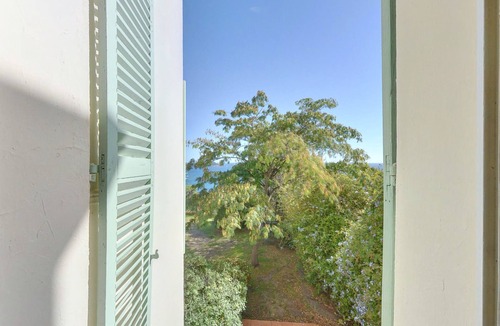 Giens Apartment | Quiet Mediterranean apartment in the heart of the charming village of Giens