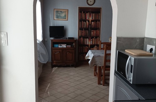 Asnieres-en-Poitou House | Quiet, peaceful country house.