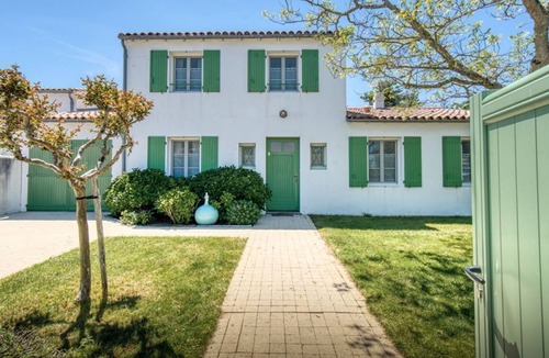 Ars-en-Re Villa | Quiet villa between pine forest and ocean.