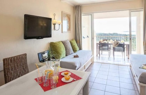 Les Restanques Apartment | Résidence Pierre & Vacances Les Restanques du Golfe de Saint Tropez - Apartment for 7 people - 1 bedroom + 1 sleeping area - Terrace or balcony
