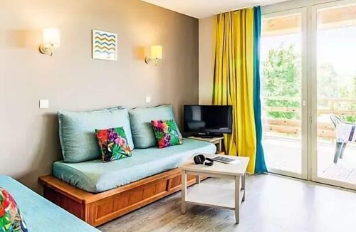 Jonzac Apartment | Résidence Pierre & Vacances Les Rives de la Seugne*** - Apartment for 5 people - 1 bedroom - Terrace or balcony