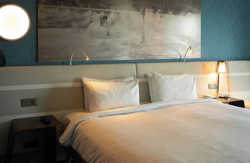 Bassins a Flot Hotel | Radisson Blu Bordeaux