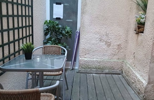Hotel de Ville - Quinconces Apartment | RARE HEART OF BORDEAUX. Stone studio and patio, Tourny-Quinconces