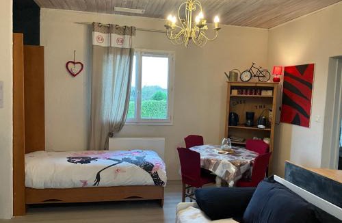 Saint Sever Apartment | Ravissant T2, Cl 3 étoiles, 3 pers et 1 enf , 3 lits, parking et patio