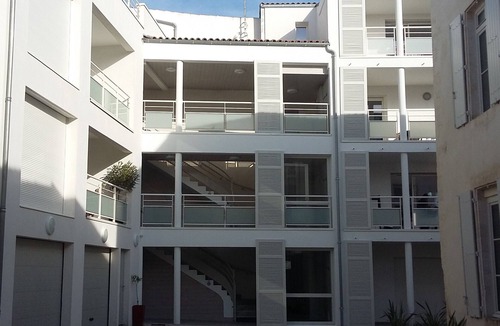 La Rochelle City Centre Apartment | Recent apartment in the heart of downtown with private parking