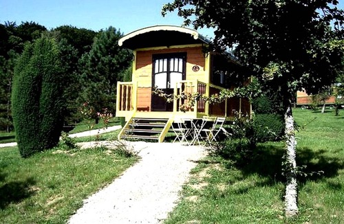 Chamberet RV Rental | Recreational vehicle (RV) ∙ 1 bedroom ∙ 5 guests