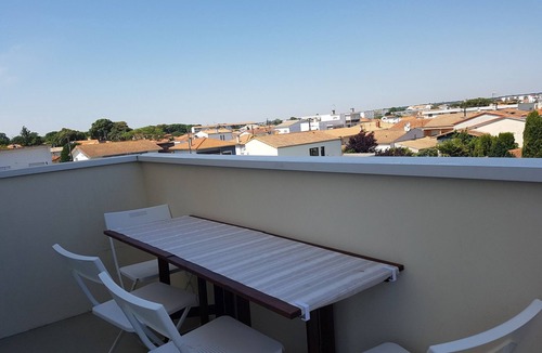 Royan Apartment | Refurbished apartment 7 minutes walk from the beach