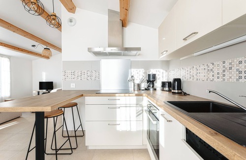 Domino House | Reminette Holiday Home in St Georges d'Oléron - Terrace, Wi-Fi, and Air Conditioning