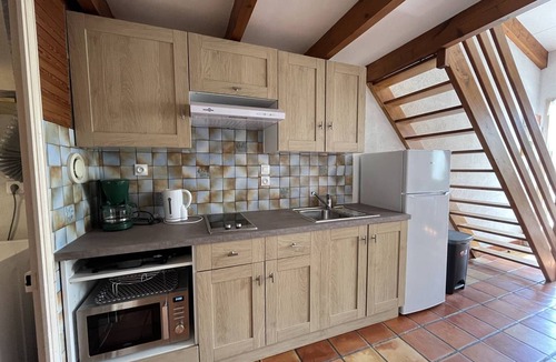 La Remigeasse Apartment | Renovated 2-Room House, 350m from Beach, Private Garden, Parking, Sleeps 4