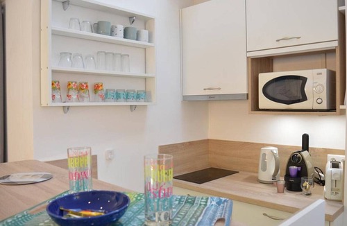 Sainte-Maxime Apartment | Renovated 2-Room Cabin Apt, Sleeps 4, 200m from Beach, A/C, WiFi, Parking