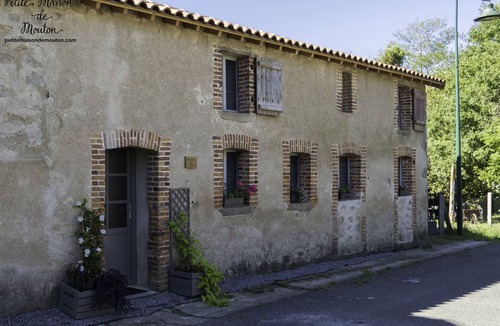 Azat-le-Riz House | Renovated barn, great for countryside walks, and bike rides
