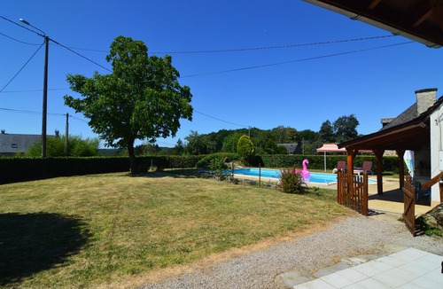 Latronche House | Renovated Gites for 14 people with heated swimming pool 10mx5m