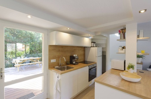 Le Penon House | Renovated semi-detached villa - sleeps 8 - Beach walk