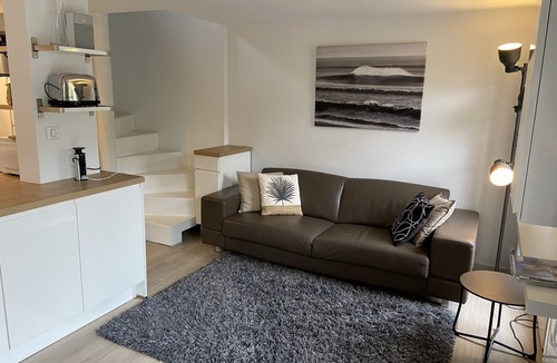 Le Penon House | Renovated semi-detached villa - sleeps 8 - Beach walk
