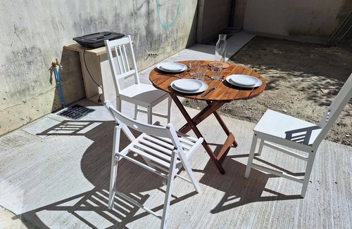 Cauderan Apartment | Renovated T2 apartment with garden, garage, close to center, easy access.