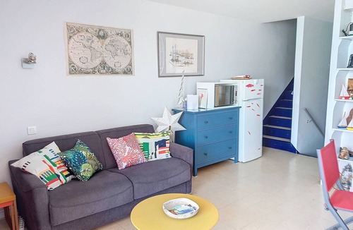 La Faviere Apartment | Renovated T2 duplex 20m from beach with sea view, parking and WIFI