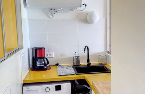 La Faviere Apartment | Renovated T2 duplex 20m from beach with sea view, parking and WIFI