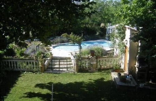 Le Pontet Apartment | Rental of an apartment in a provencal farmhouse in Pontet with swimming pool