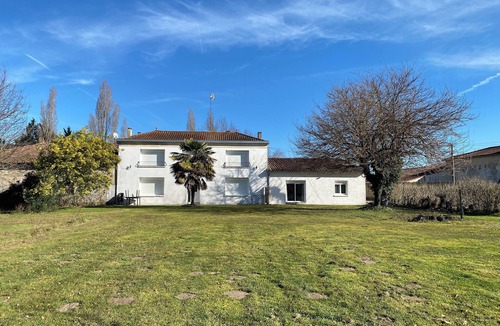 Etauliers House | Rental of two semi-detached houses for reunions