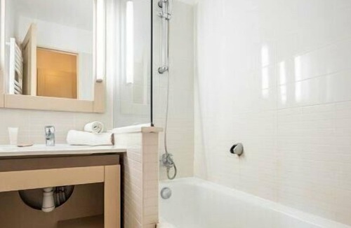 Le Lavandou Apartment | Residence Pierre & Vacances L'Anse de Pramousquier - Apartment for 4 people - 1 bedroom - Terrace or balcony