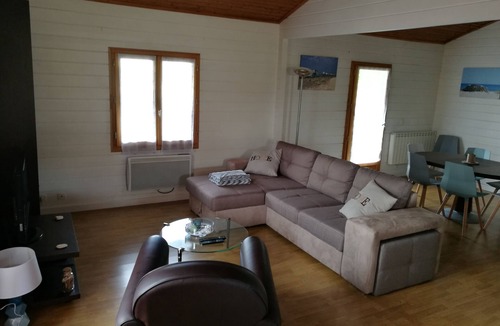Marennes House | Rest assured in a charming wooden house .