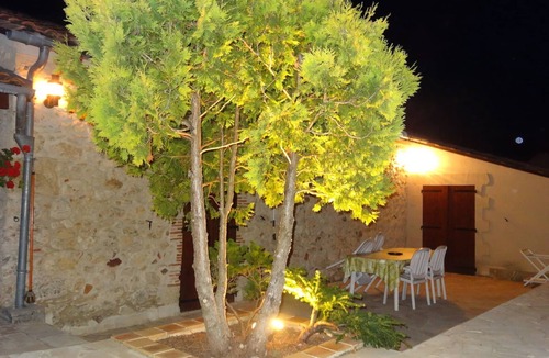 Mouleydier House | Restored stone house with unheated swimming pool, 10 kms from Bergerac.