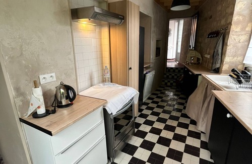 Port-d'Envaux House | Riverfront house 400 m from beach