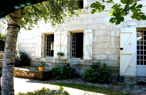 Port-d'Envaux House | Riverfront house 400 m from beach